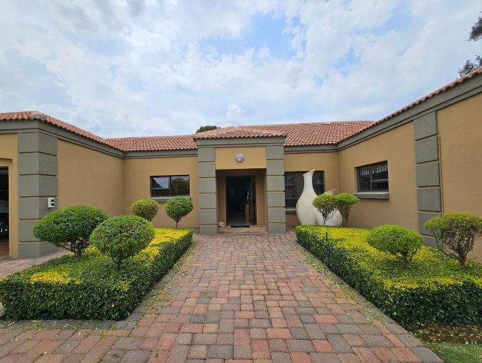 To Let 5 Bedroom Property for Rent in Jim Fouchepark Free State